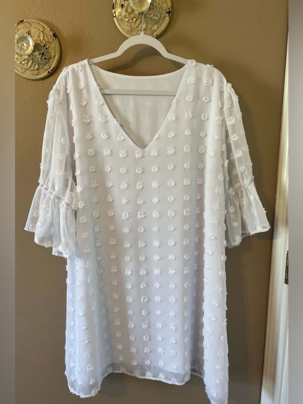 Women's White Textured V-Neck Mini Dress with Ruffle Sleeves